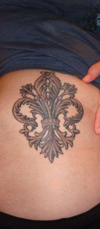Fleur de Lis Tattoo 3. (Source: - Tattoo 22 -)