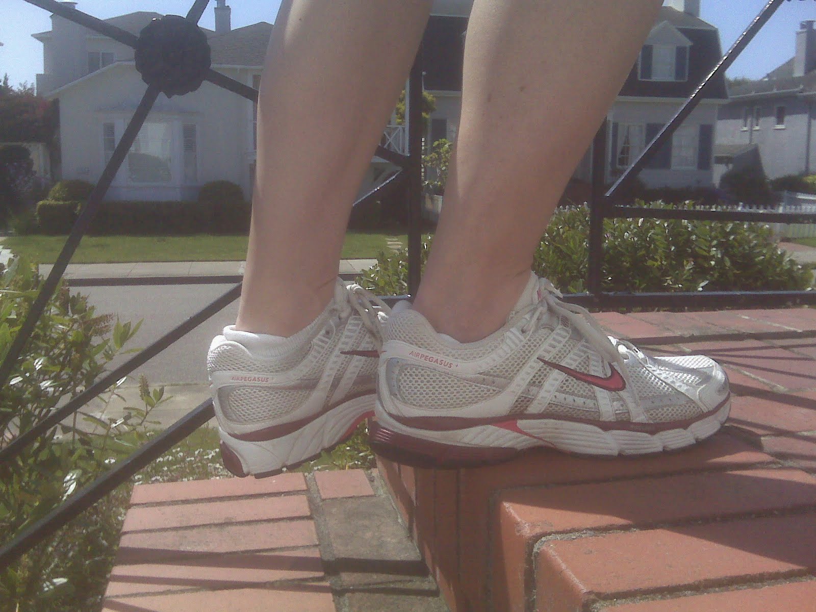 negative heel walking shoes