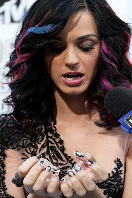 katy perry finger tattoos