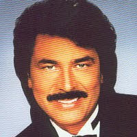 WORLD FAMOUS PEOPLE: Engelbert Humperdinck