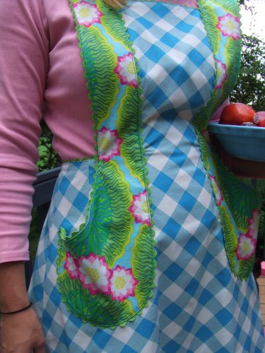 [Apron+Detail+2.jpg]