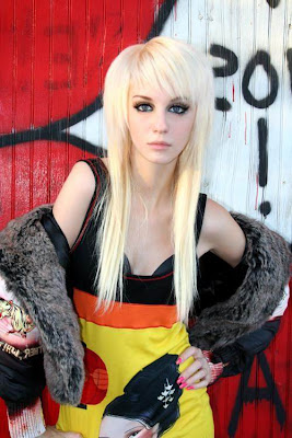 http://3.bp.blogspot.com/_9Zf_P9g6cuo/SJMz_lnTIKI/AAAAAAAAAx8/a_5_7SEYycE/s400/cute-blonde-emo-hairstyles-57.jpg