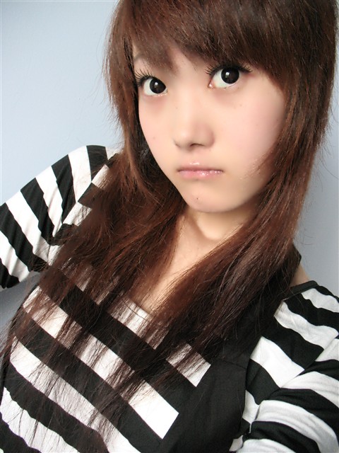 Keun-young Moon, a young celebrity famous for cute Asian girl hair style