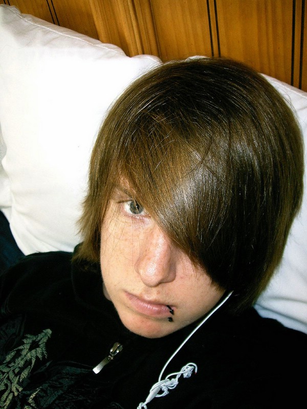 Cool Emo hairstyles for hot emo boys for 2010. Check the pics below for more 