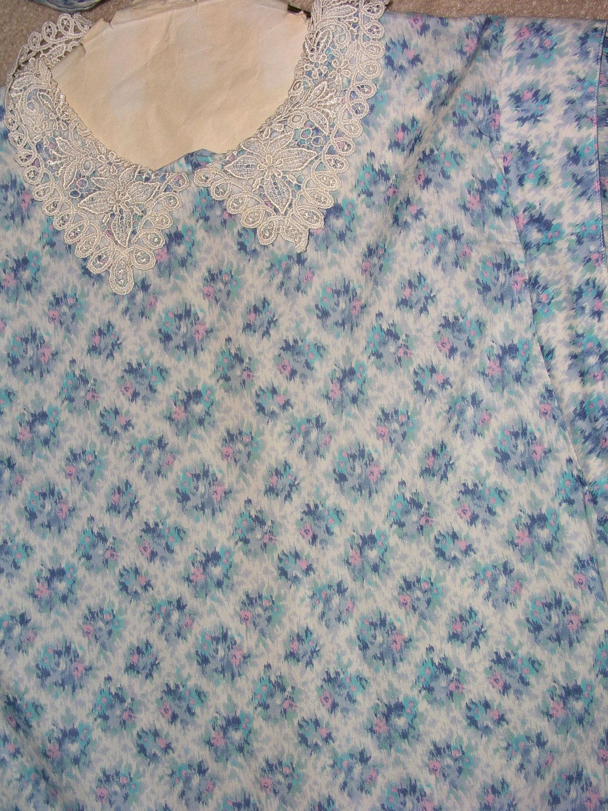 [LIBDRESSCLOSE+UP.JPG]