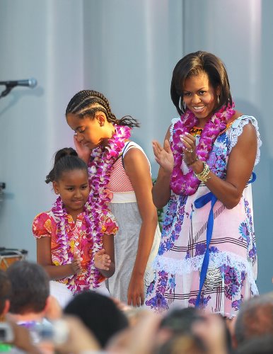 [michell+lua+dress.jpg]