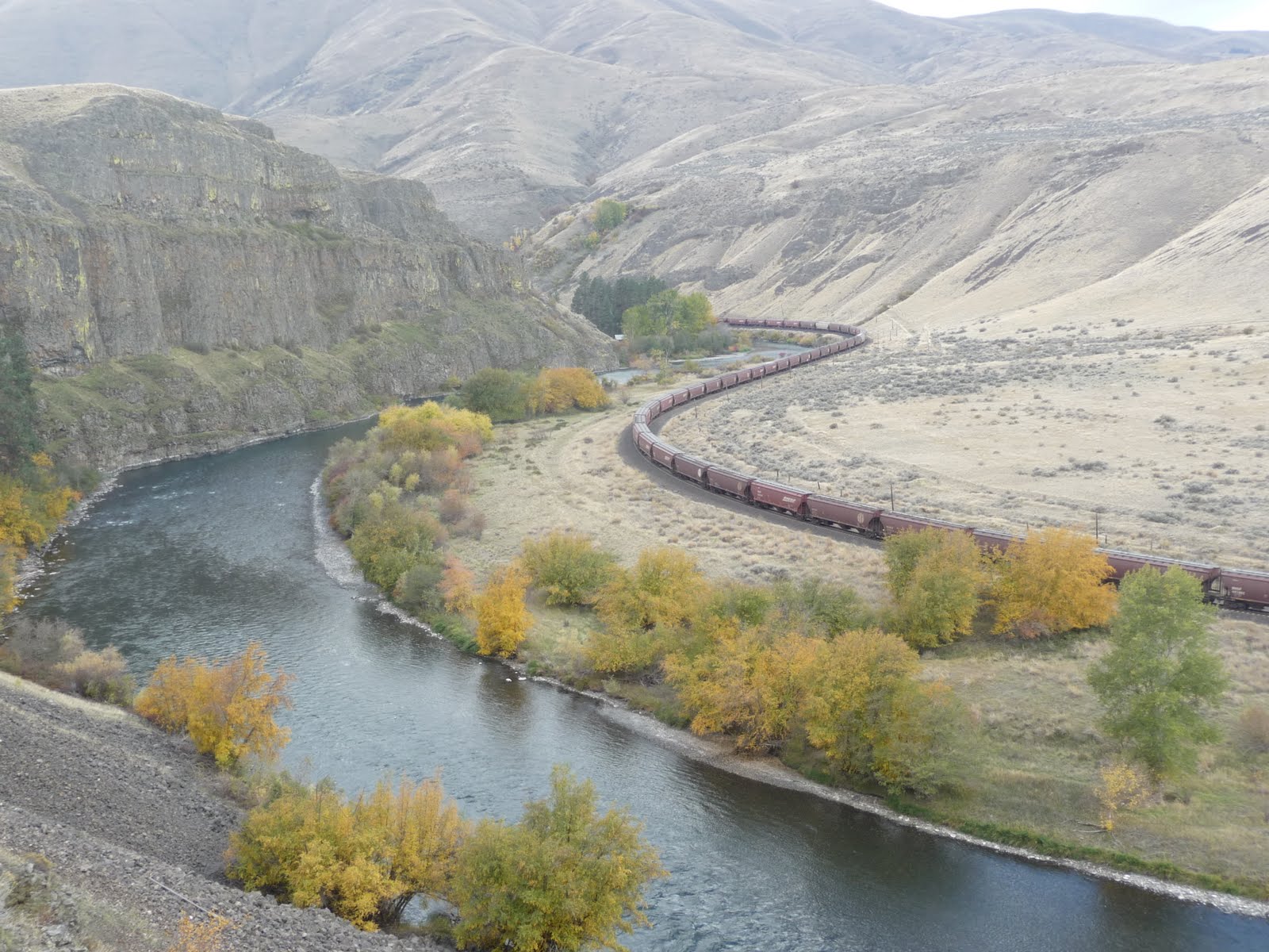 seniors walking across america YAKIMA CANYON