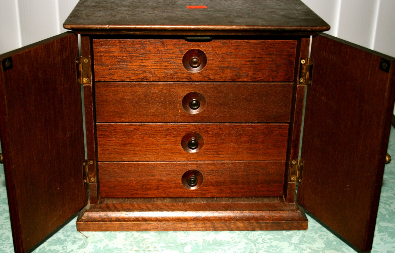 SmartBottom Enterprises Ella's Jewelry Box