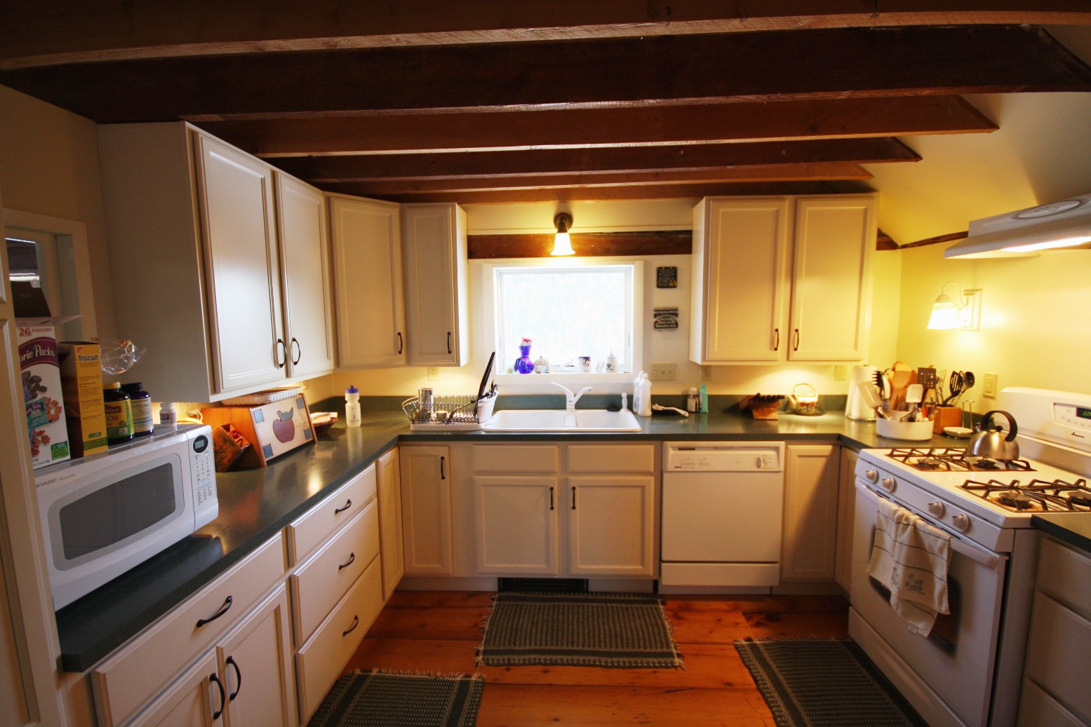 [OQ+kitchen.JPG]