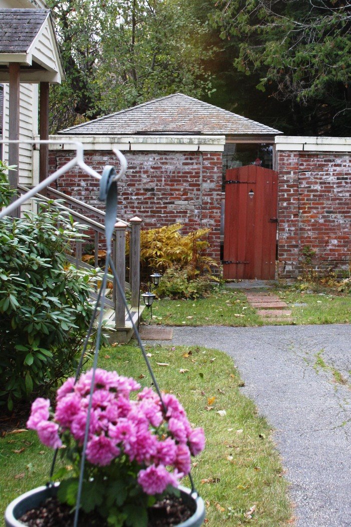 [Guest+Entrance+and+Courtyard.JPG]