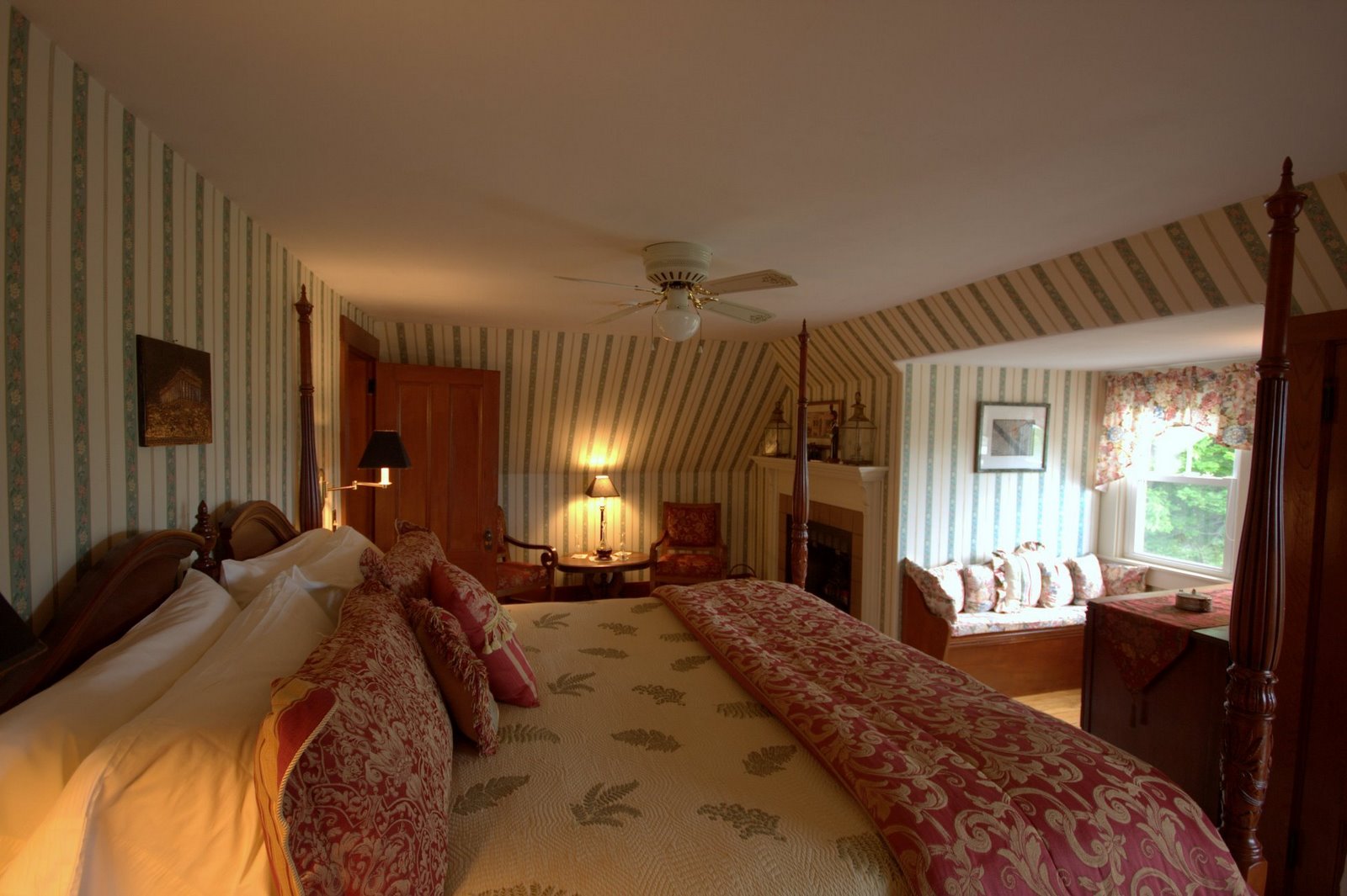 [suite+bedroom2.jpg]
