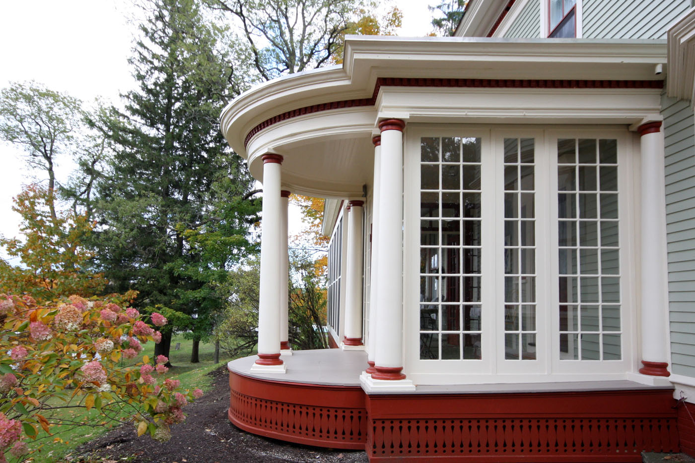 [front+entry.JPG]