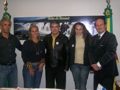 [Pref.+Valdir+Nascimento+e+Comitiva+de+Mampituba.bmp]