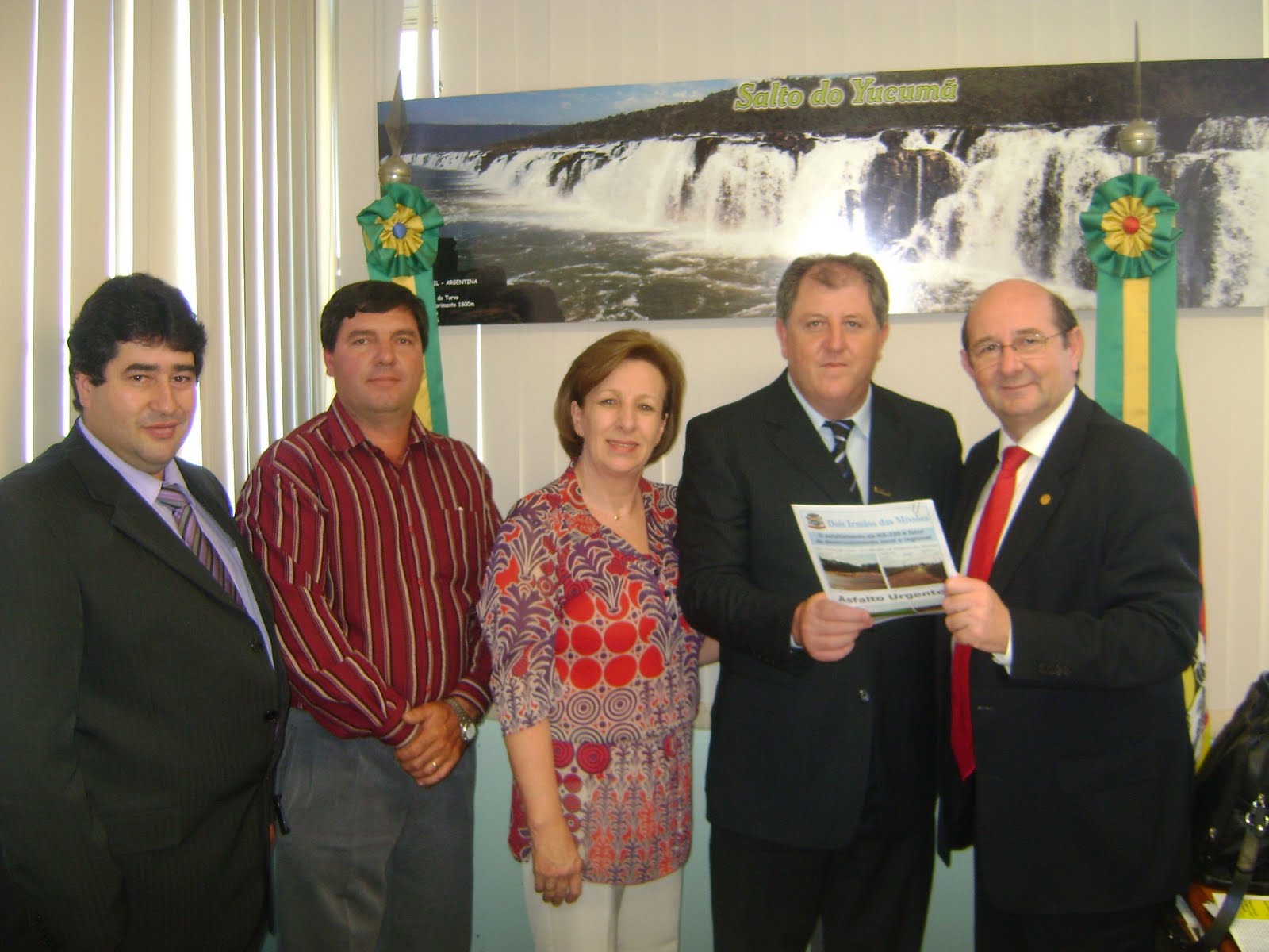 [Dois+Irmãos+das+Missões+-+Comitiva+Pró+Asfalto.jpg]