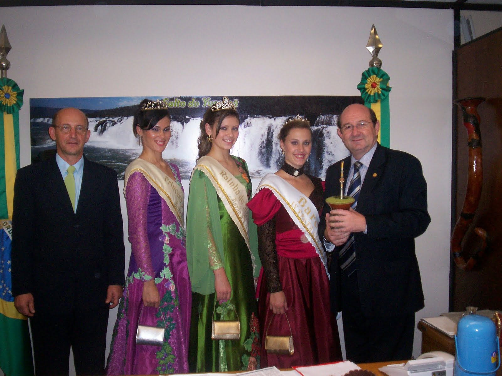 [Barão+-+Vereador+Flach+e+Soberanas.jpg]