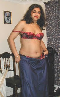 [147+hot+sexy+mallu+auntiy.JPG]