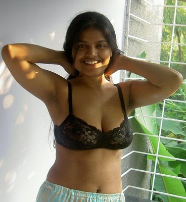 [58+hot+sexy+mallu+auntiy.JPG]