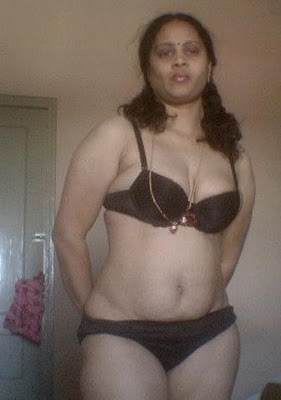 [109+hot+sexy+mallu+auntiy.JPG]