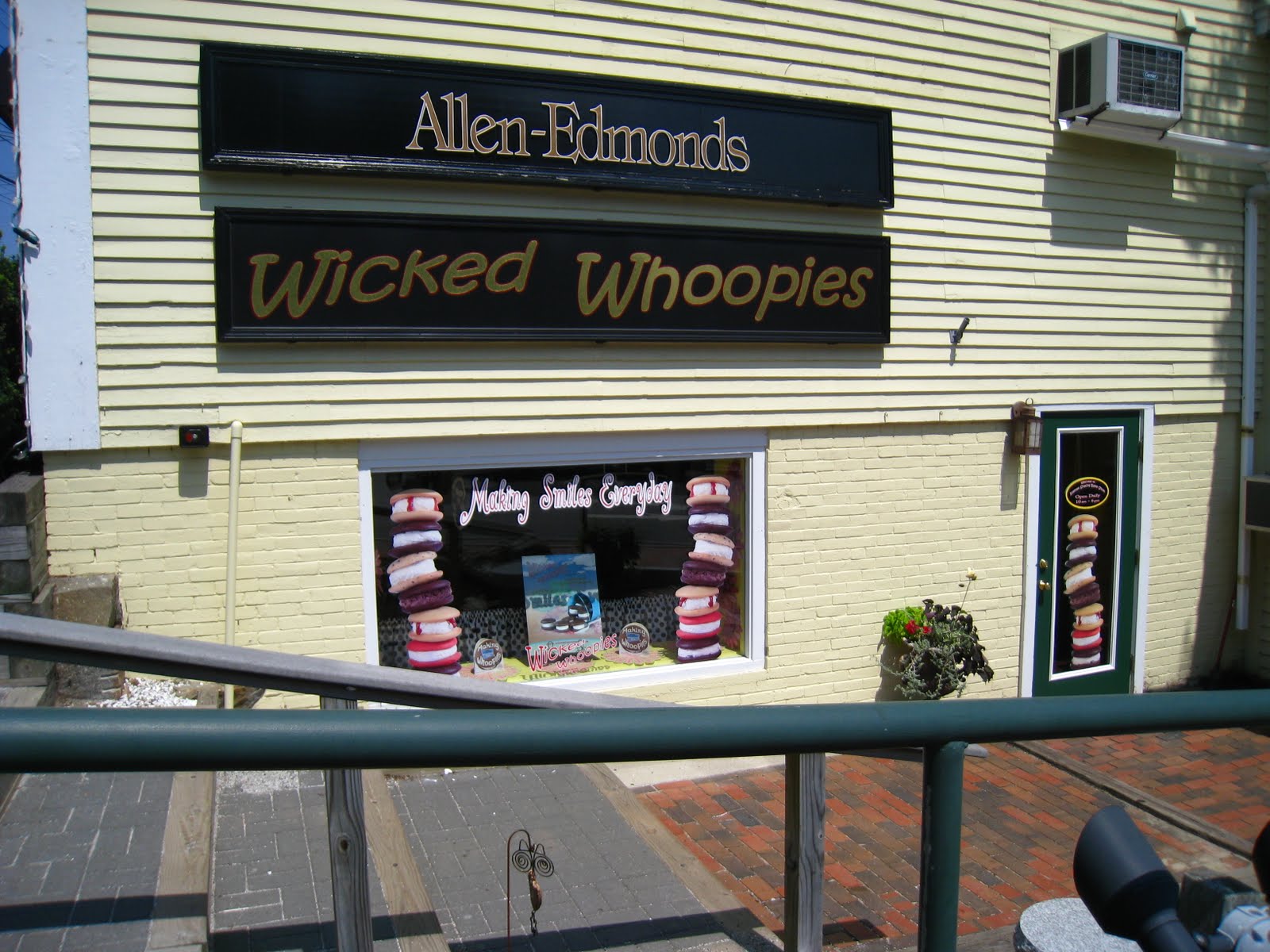 Delicious Dishings Day Trip Freeport And Kittery (Maine)