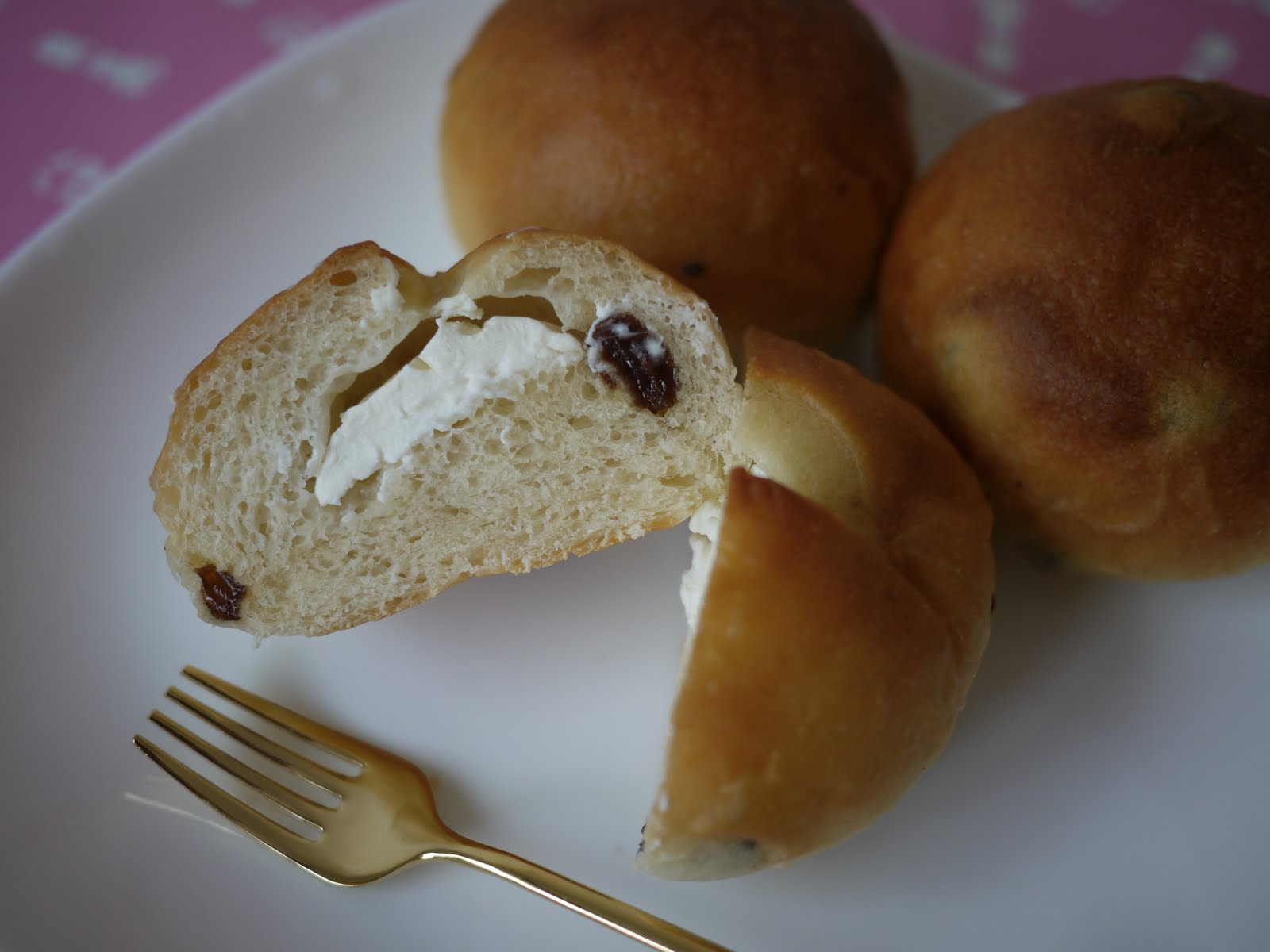 Cosy Bake Raisin Cream Cheese Bun
