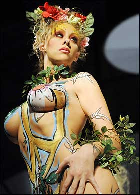 Women+body+painting