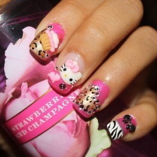 Hello Kitty. Flower Nail Art designs