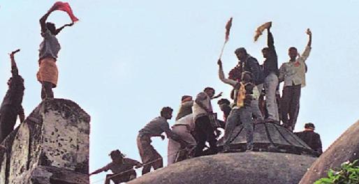 பாபர் மசூதி! Babri+Masjid+demolition+in+Ayodhya+on+December+6+1992+Kar+Sewaks+on+mosque%27s+domes