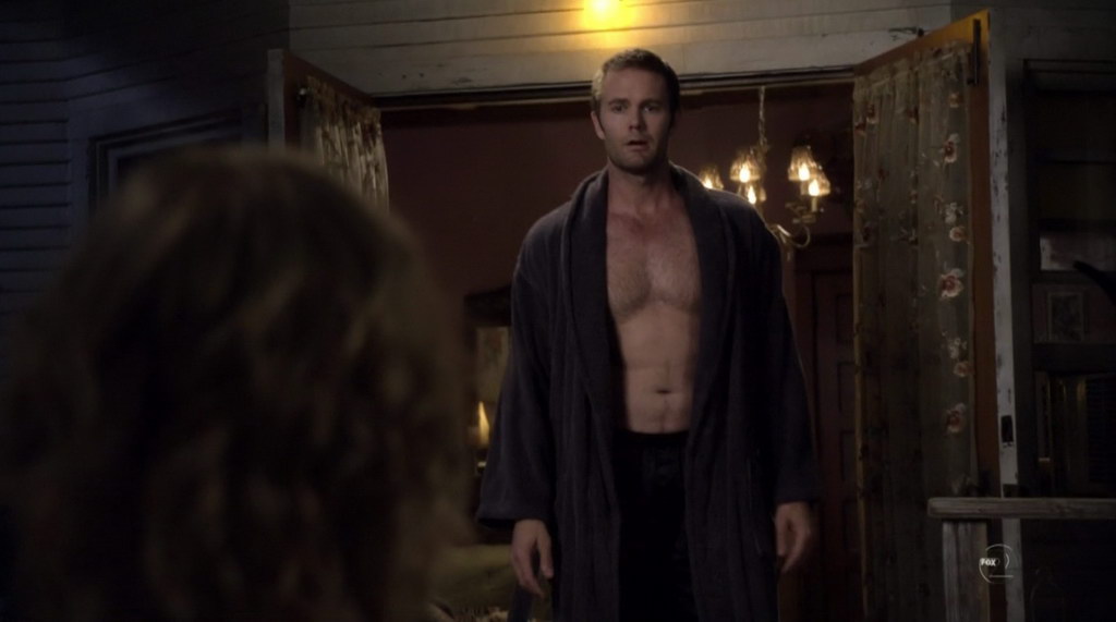 Garret Dillahunt is shirtless on the episode "Dead Tooth" of Rais...