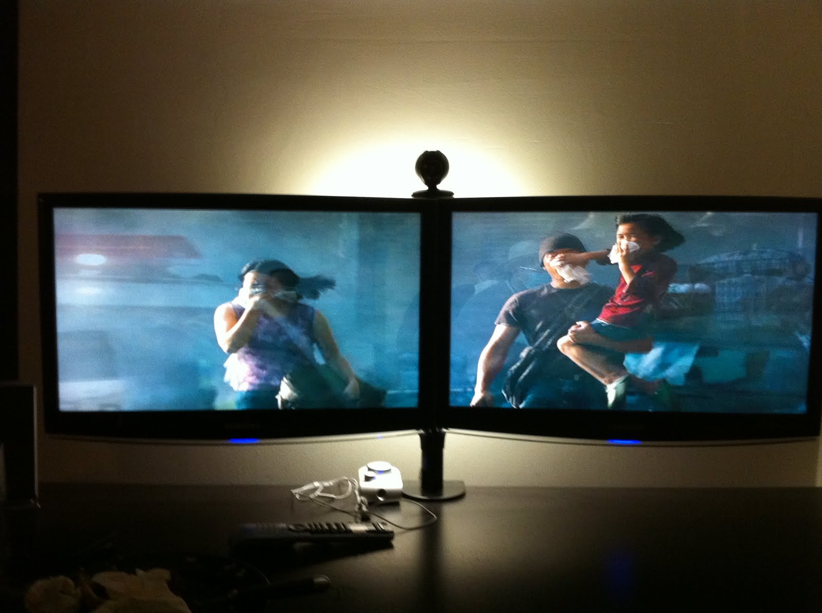 Tek On Dek Play Video on Multiple monitors