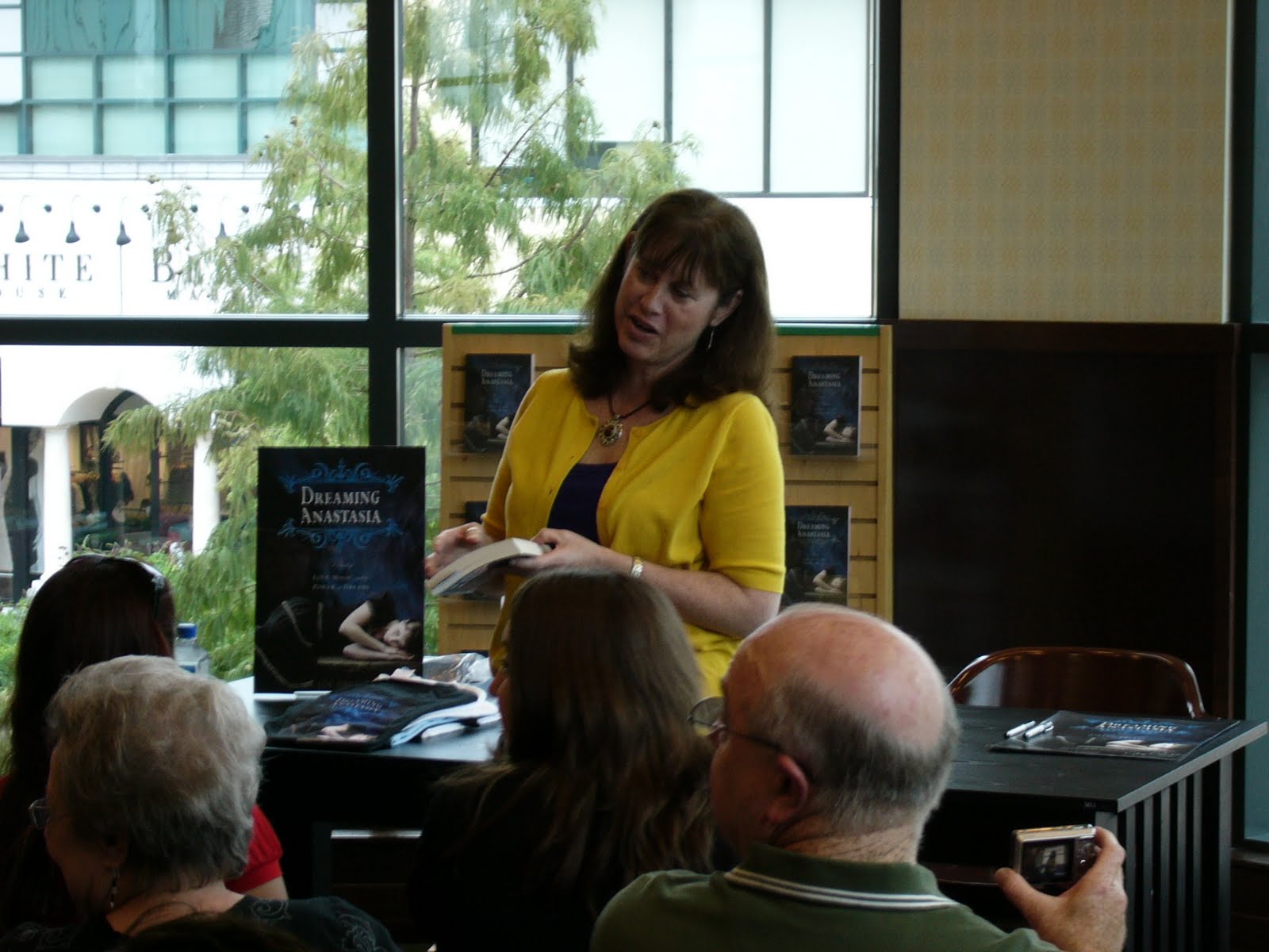 [Dreaming+Anastasia+Launch+Signing+007.jpg]