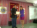Present the certificate to Leo Yunie