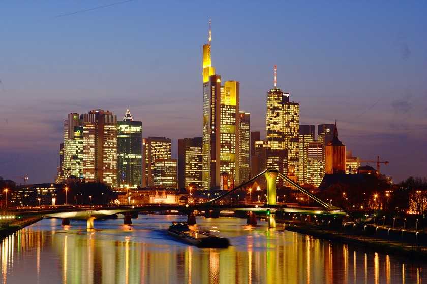 [Frankfurt_Skyline_at_night.jpg]