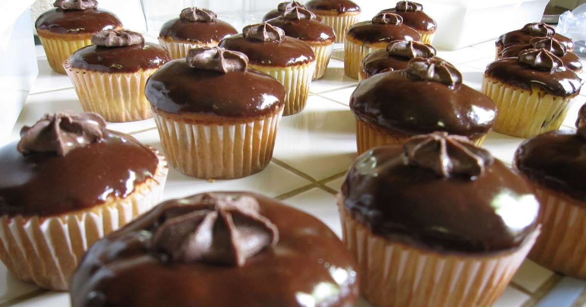Fanksgiving Chocolate Chip Cupcakes with Fudge Frosting