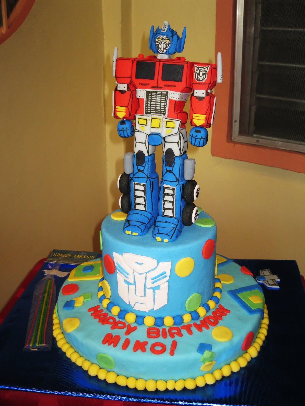 Krazzy Cakes!!!: Optimus Prime Cake