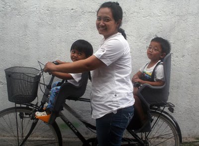 blog thetrekkers.com: Boncengan SEPEDA Balita Belakang dan
