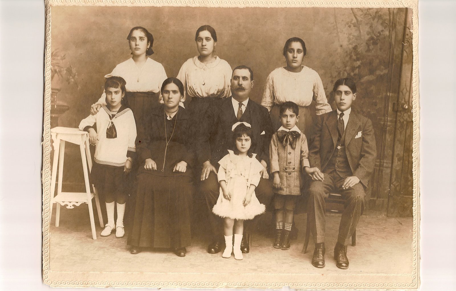 [Família.jpg]