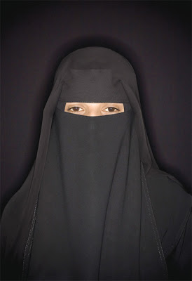 Date girls who wear traditional Islamic hijab - SA'ADIA - 20 year old student of English and computers