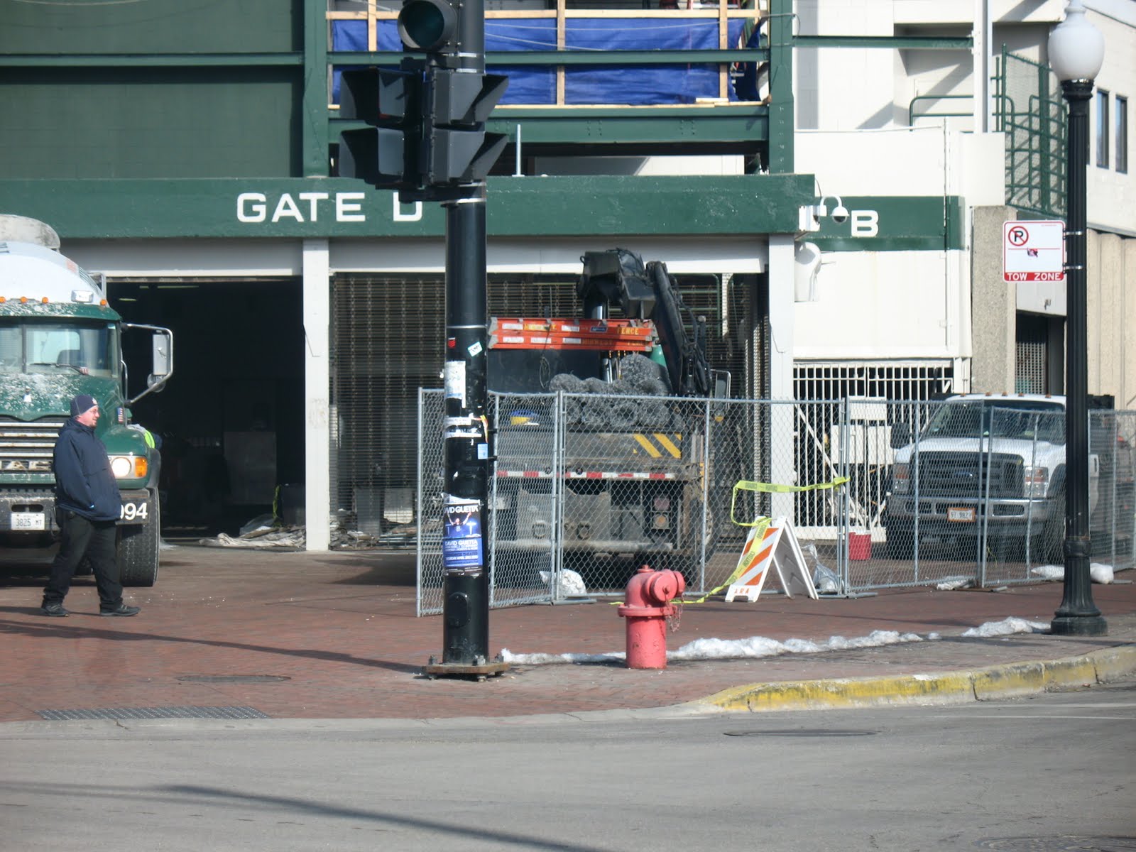 [Wrigley-Field-Chain-1.JPG]