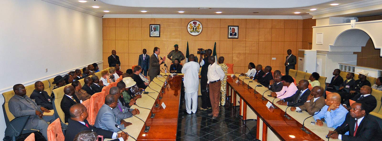 [_Ikot+Ekpene+Arrival+Nov+4+2008-1.jpg]