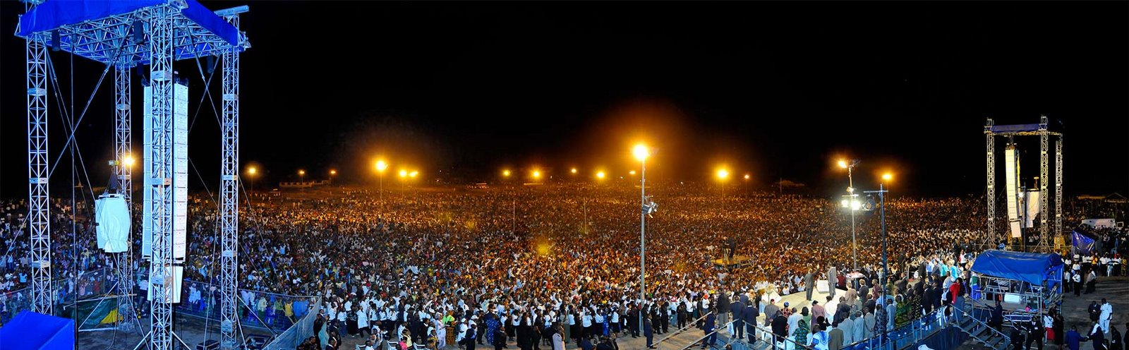 [Ikot+Ekpenne+Crowd-Day+1-Nov+5+2008.jpg]