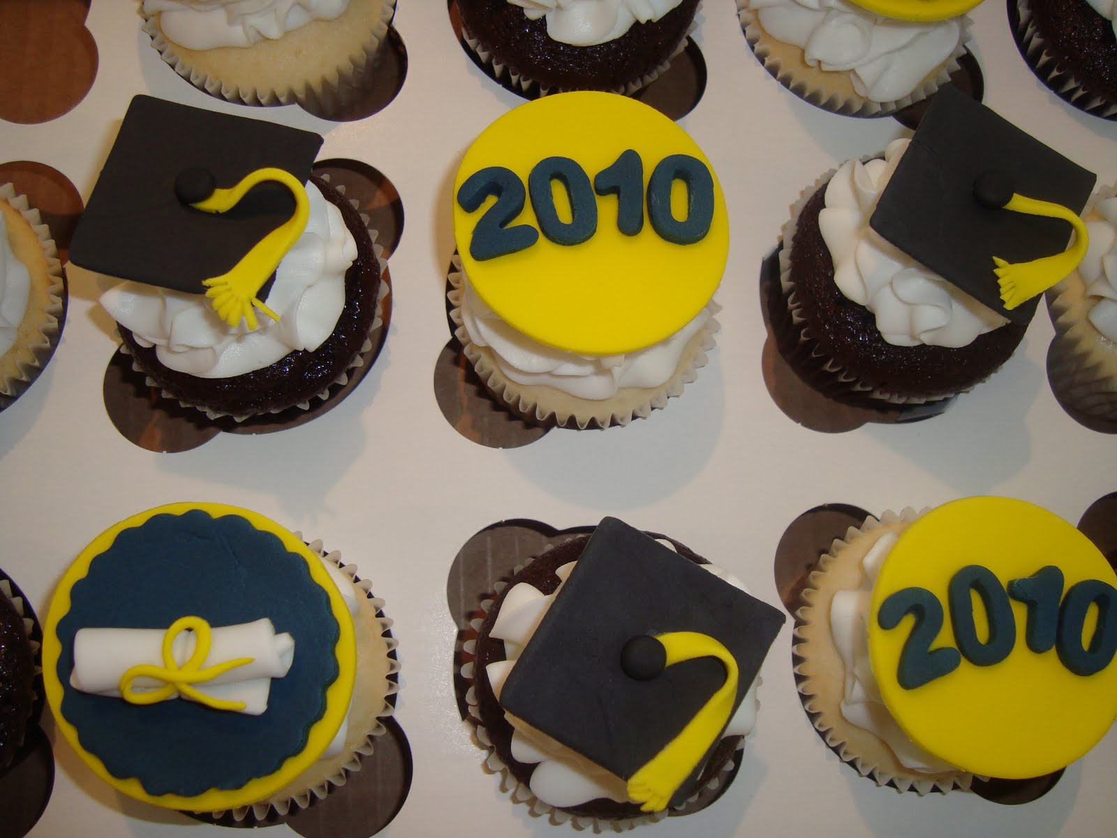 cupcakes by dusty Graduation Cupcakes