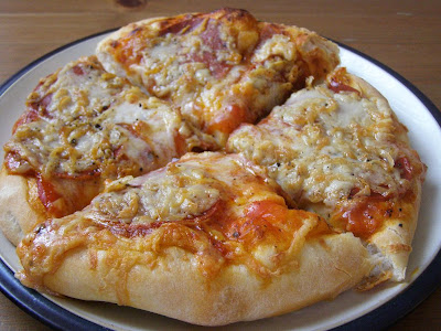 vegan pepperoni pizza
