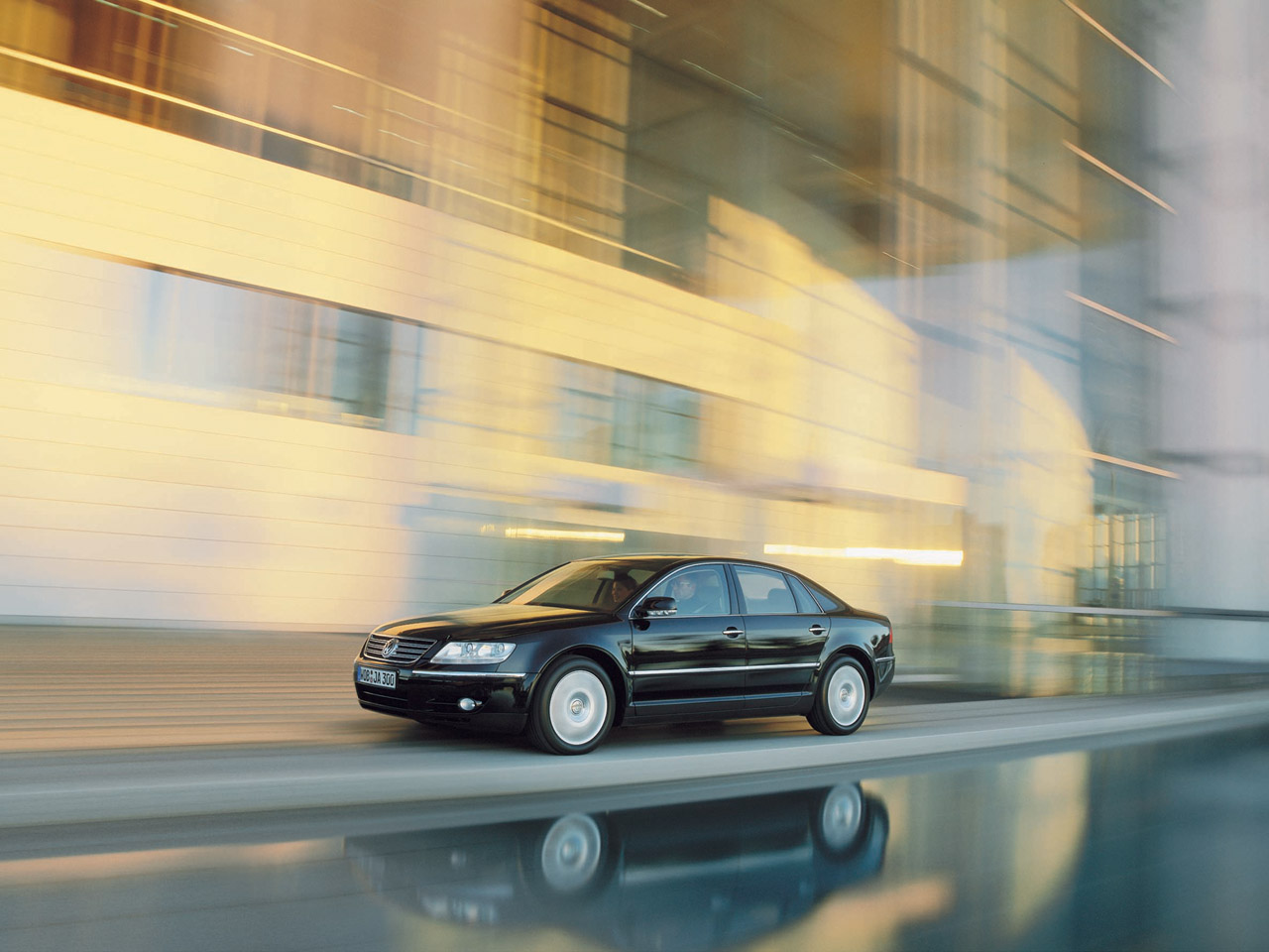 http://3.bp.blogspot.com/_A_LBrVjuHXw/TUnxnUONuRI/AAAAAAAAC7A/D7q9uqb8Q4k/s1600/2003-VW-Phaeton-V10-TDI-Speed-1280x960.jpg