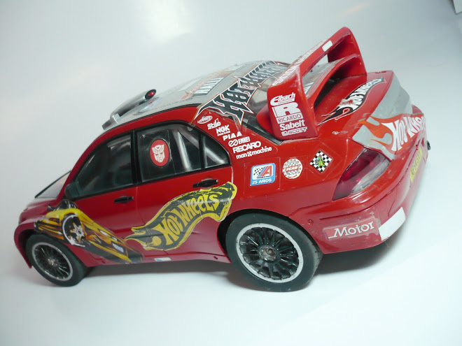 MITSUBISHI LANCER EVO VIII escala 1:16