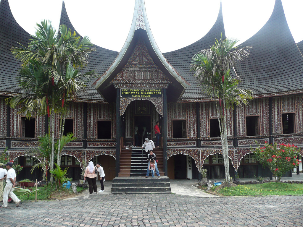 Download this Rumah Gadang Ialah Atapnya Quot Bergonjong Seperti Tanduk Kerbau picture