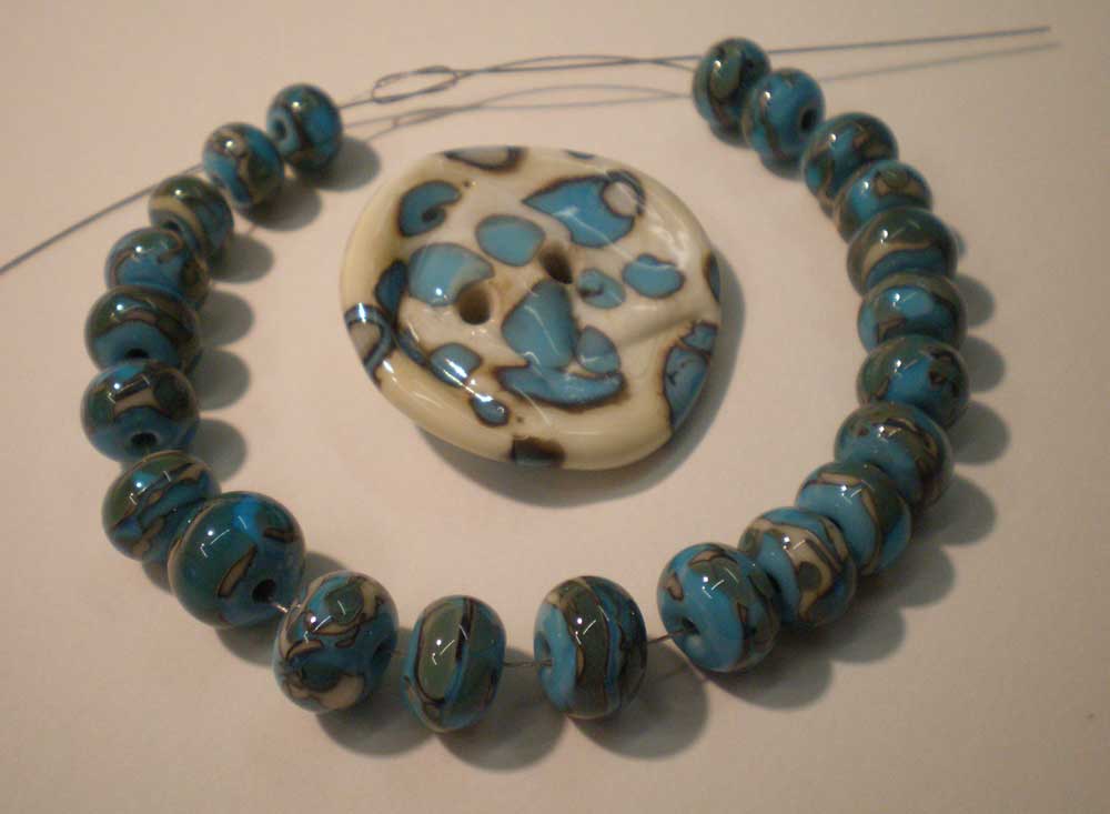 [Turquoise-beads-and-button.jpg]