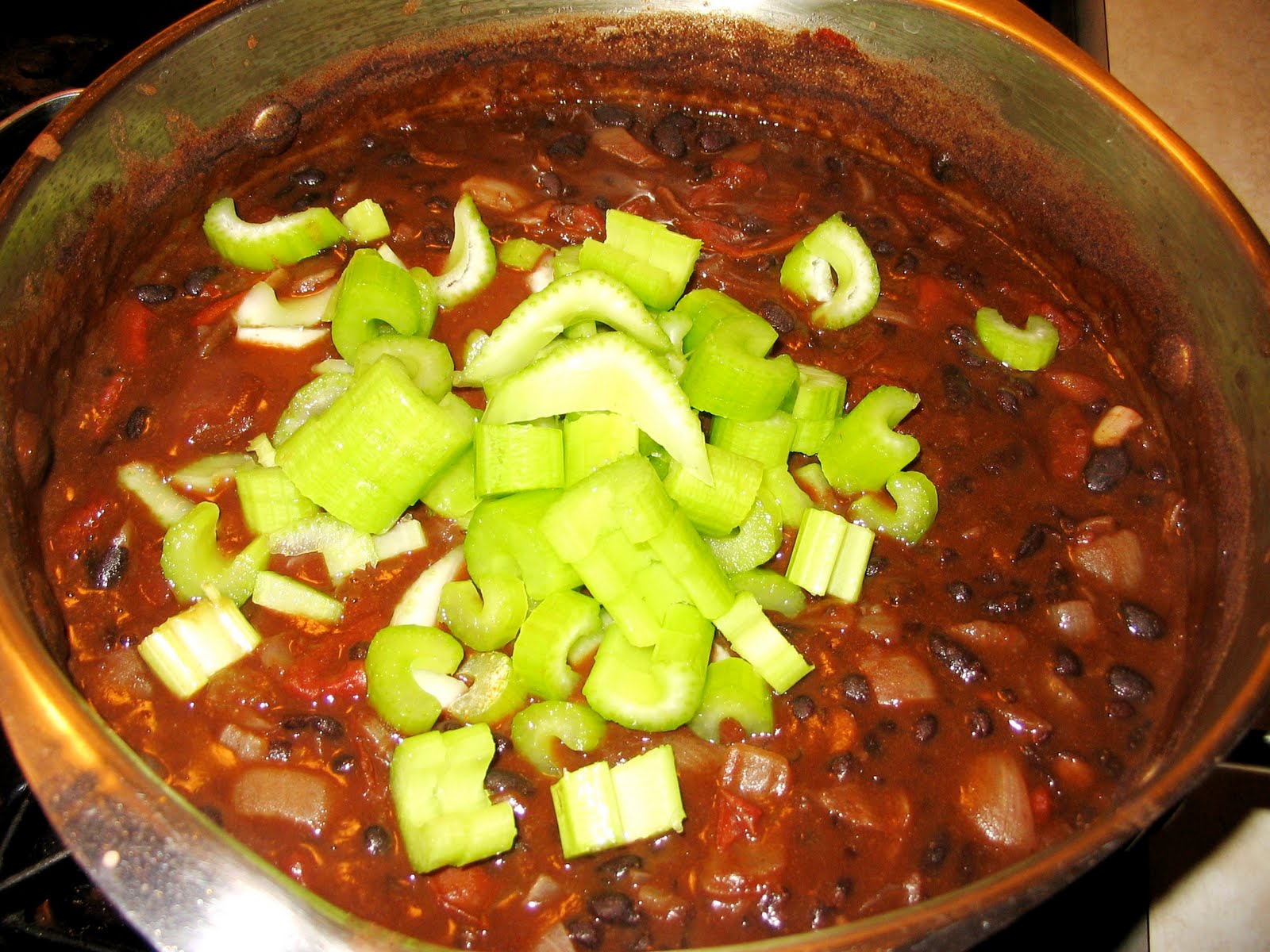 According to Lia Black Bean & Turkey Chili