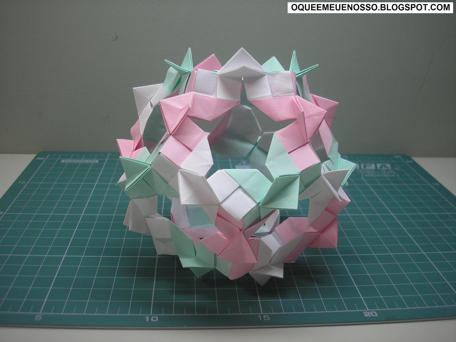 Paun oriro kusudama É MEU Adina É Oriro Origami   QUE   NOSSO:  origami Kusudama