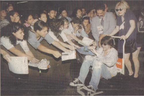 Kurt saindo aeroporto de congonhas com Courtney...1993