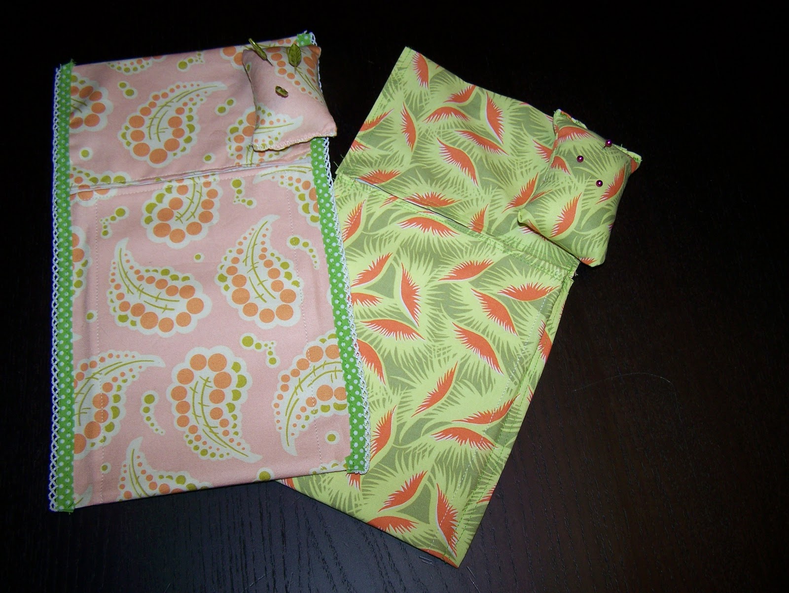 Tutorial Thread catcher and pin cushion & 50 fabric GIVEAWAY